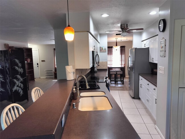 Building Photo - 77 Cardinal Dr