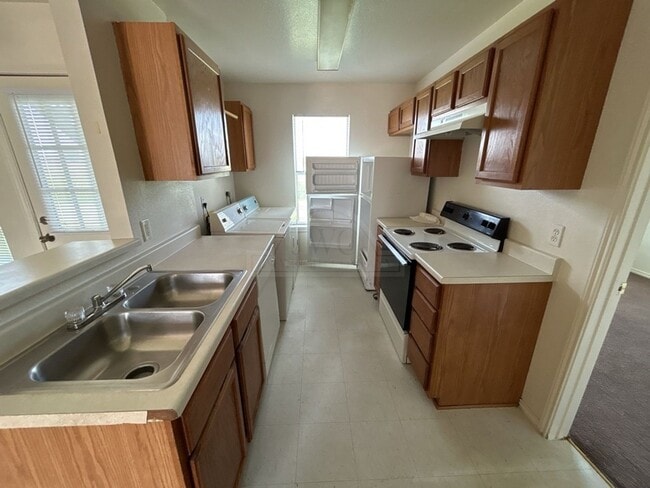 Building Photo - 5804 Greengate Dr