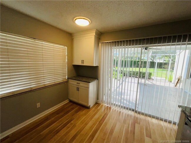 Building Photo - 2903 SW Lakemont Pl