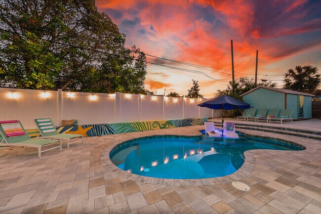 Building Photo - 6660 Date Palm Ave S