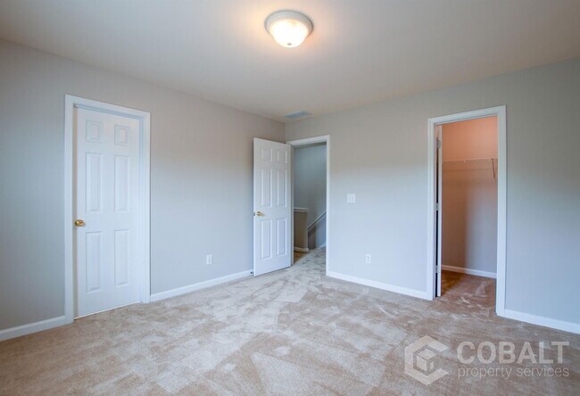 Building Photo - 6764 Blackstone Pl