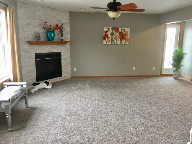 Building Photo - 5306 Meadowlark Ln