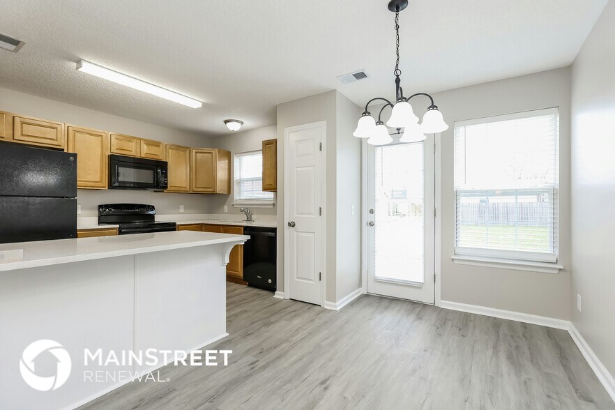 Building Photo - 703 Lou Gehrig Cir