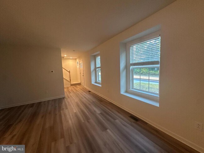 Building Photo - 369 Minck Ave