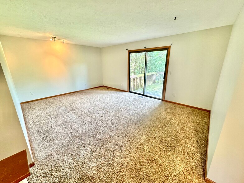 Building Photo - 6791 Pleasantview St NE