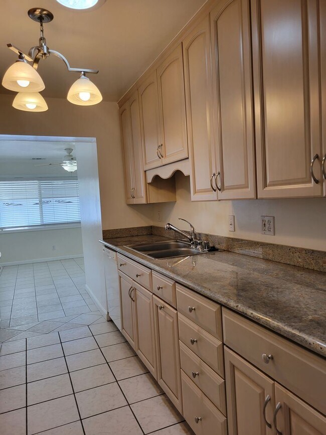 Building Photo - 111 Florence St