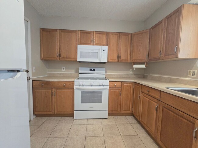 Building Photo - 3 Bed 1.5 Bath in Shawnee!