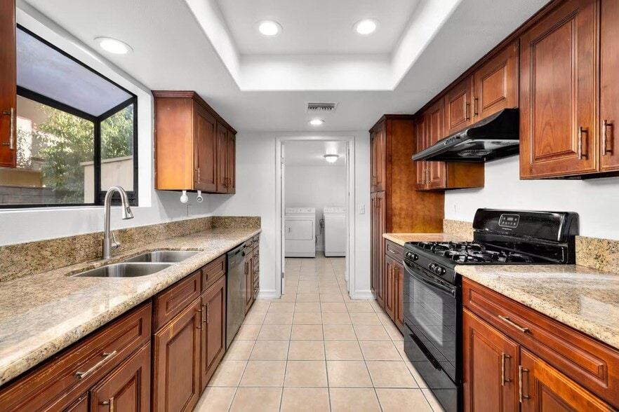 Building Photo - 3831 1/4 Bresee Ave