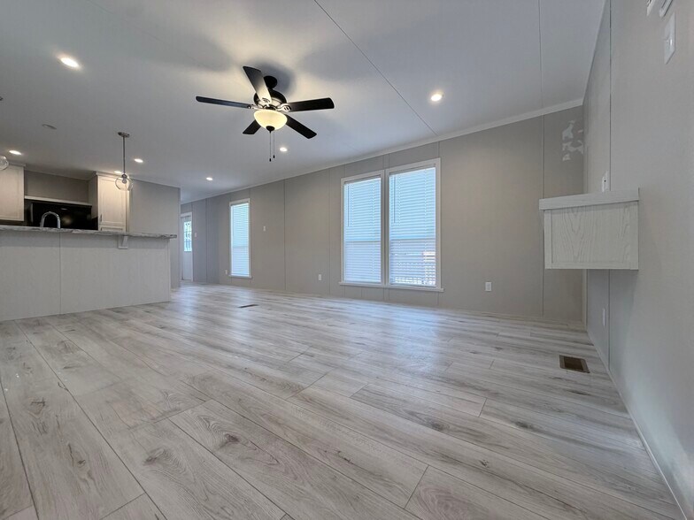 Building Photo - 709 N Collins Fwy