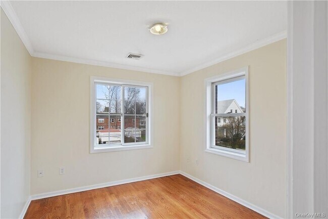 Building Photo - 5 Crosby Pl