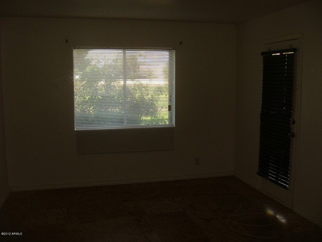 Building Photo - 4050 E Cactus Rd