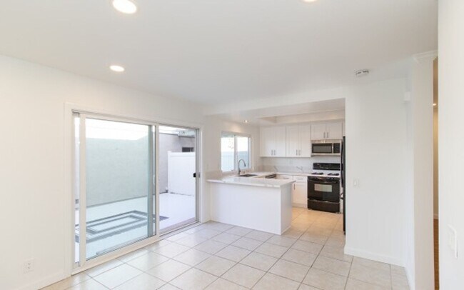 Building Photo - Beautiful 3+ bedroom Encinitas Townhouse!
