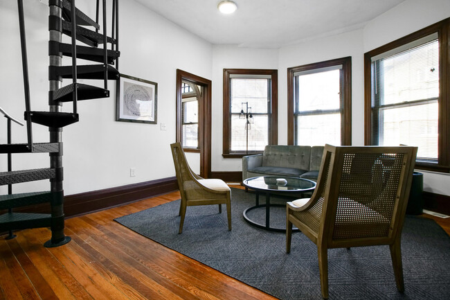 Building Photo - 1848 E 89th St