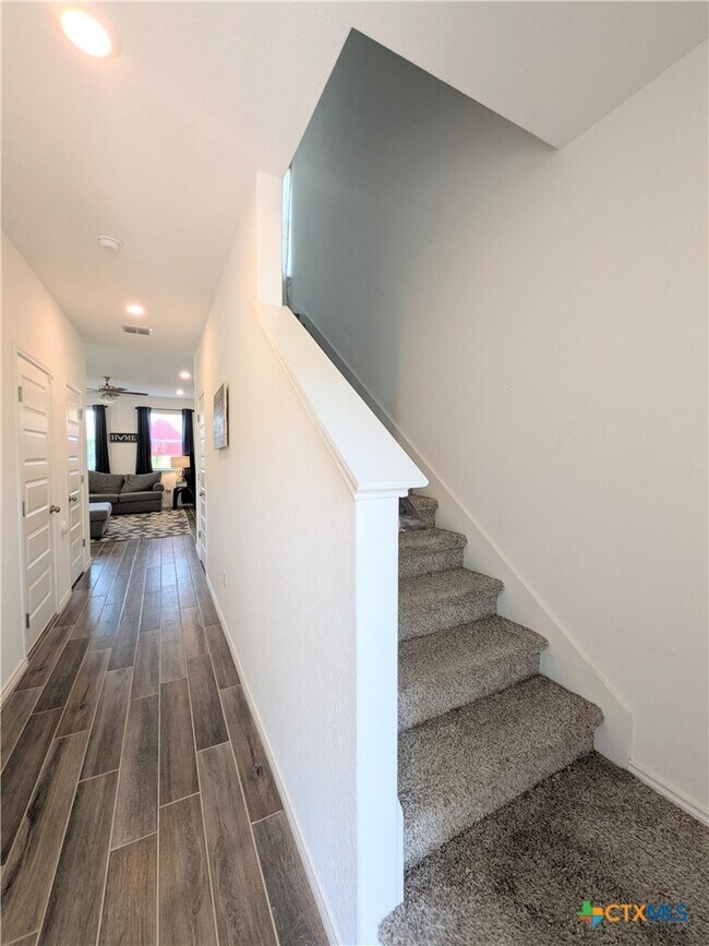 Building Photo - 118 Canopy Oak Rd