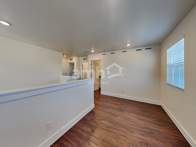 Building Photo - 706 S Retort Ave