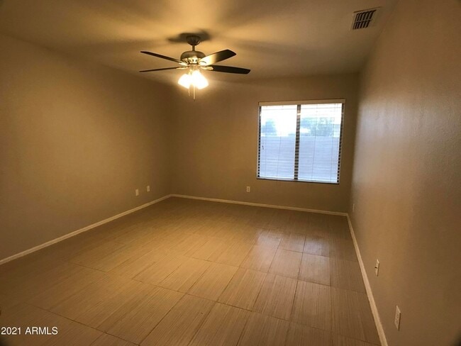 Building Photo - 381 E Bart Dr