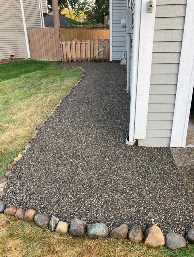 Building Photo - Newly Updated 3 Bedroom 3 Bath Home in Cov...