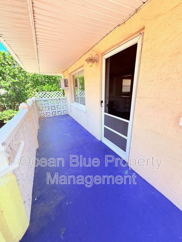 Building Photo - 664 76th Ave