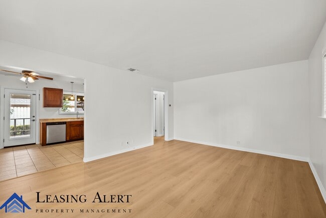 Building Photo - 24518 Apple St