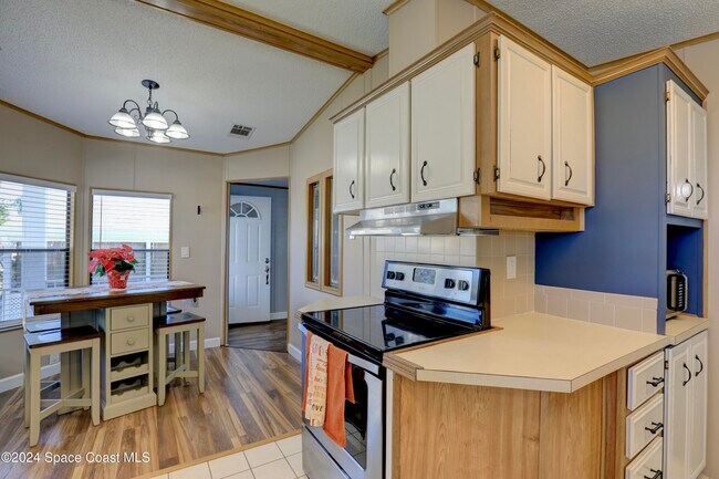 Building Photo - 561 Dolphin Cir