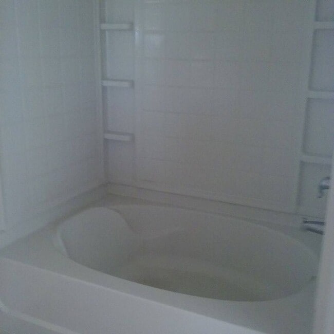 Building Photo - Beautiful 3BR/2.5BA Townhome with Water Vi...