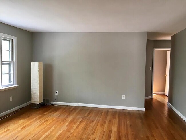 Building Photo - 828 Leroy St