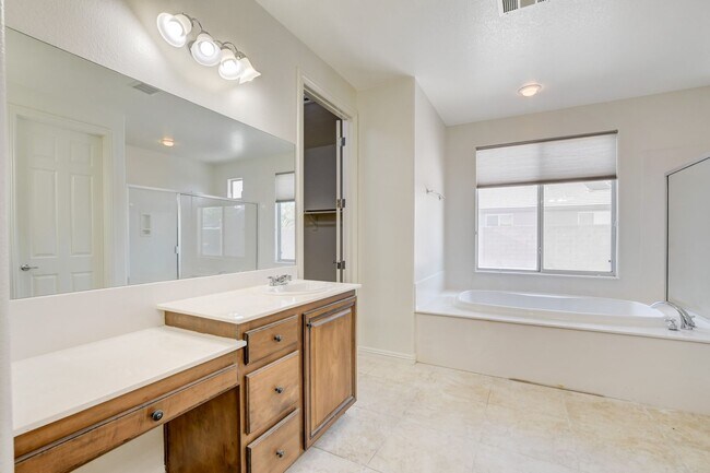 Building Photo - Single Family Home on 20k SQFT Lot in Gated Community