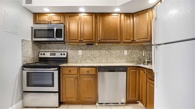 Building Photo - 3111 Oakland Shores Dr
