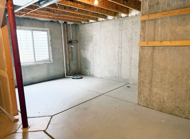 Building Photo - Updated, Clean and Spacious 2-Story with 3...