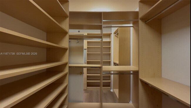 Building Photo - 2600 Island Blvd