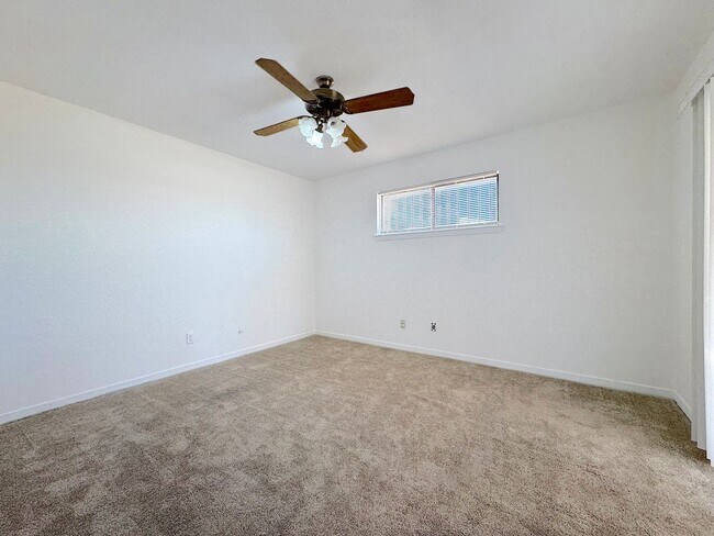 Building Photo - Spacious East El Paso 3bed/2bath!