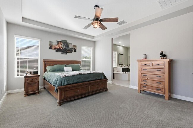 Building Photo - 10702 E Lumiere Ave