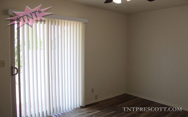 Building Photo - 1430