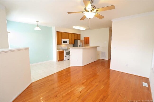 Building Photo - 416 Oak Pine Dr