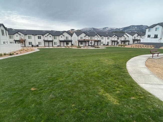 Building Photo - LaGrand at Old Sorrel!!