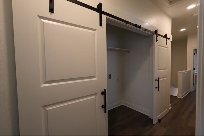 Building Photo - Brand New Townhome for Lease