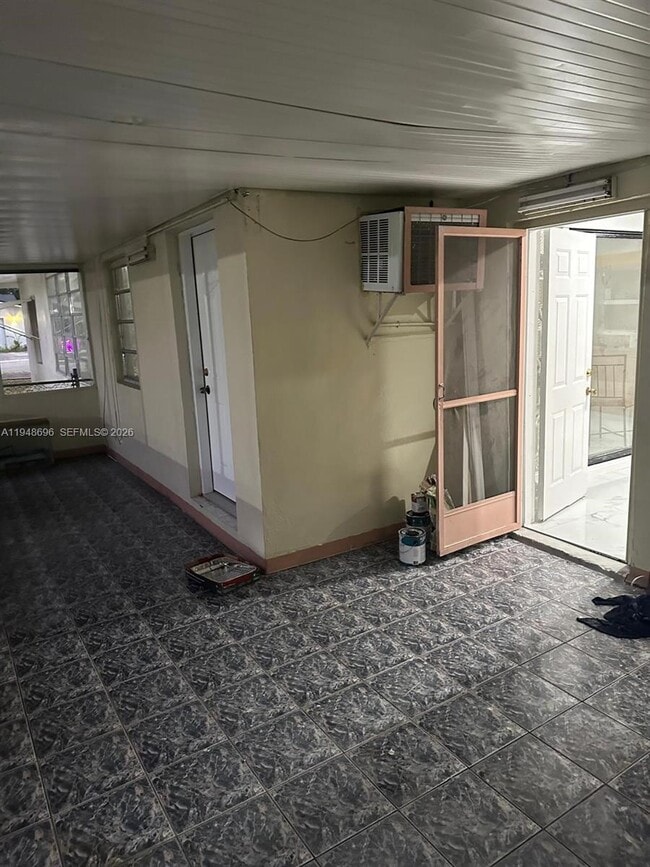 Building Photo - 1705 NE 157th Ter