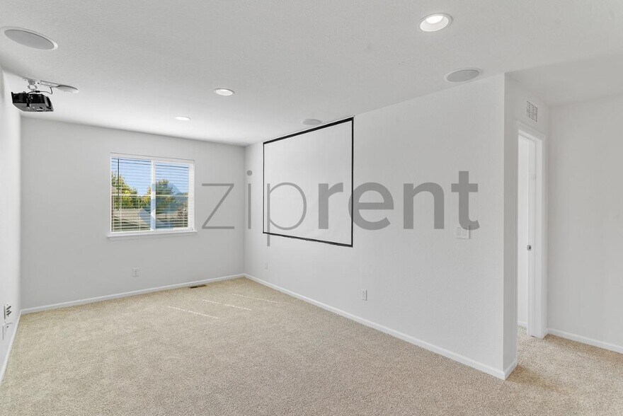 Building Photo - Unit