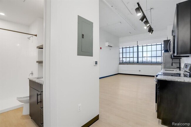 Building Photo - 411 Piquette Ave