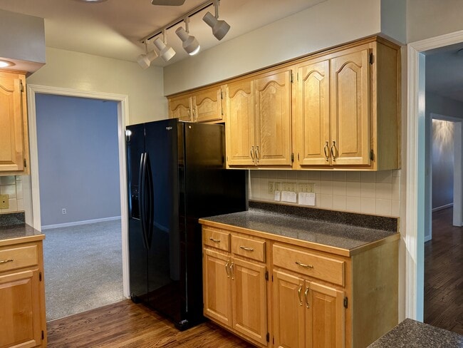 Building Photo - 212 Talah Ln