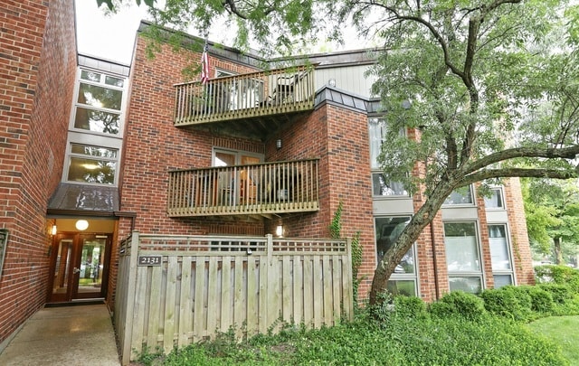 Primary Photo - 2131 N Larrabee St