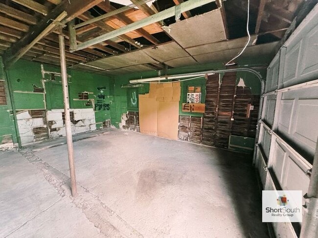 Building Photo - 4 bed 2 bath Single Family Home