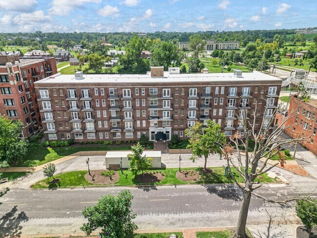 Building Photo - 5630 Pershing Ave