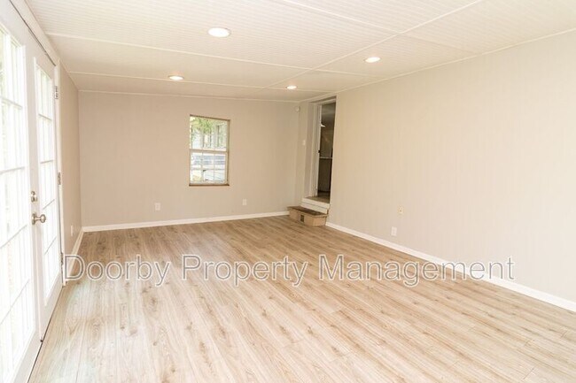 Building Photo - 7911 Hixson Pike