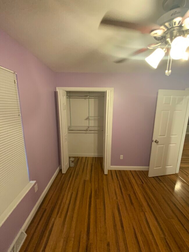 Bedroom 2 closet - 996 Tamara Dr
