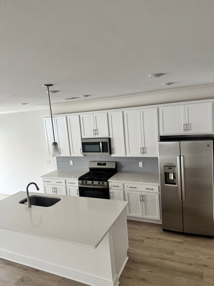 Building Photo - 605 Wetherbrooke Way