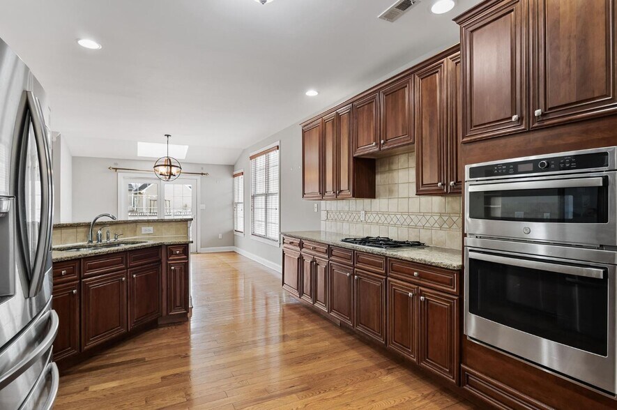 Building Photo - 45 Fenton Ln