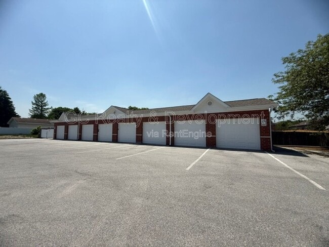 Building Photo - 17212 Oak Park Ave