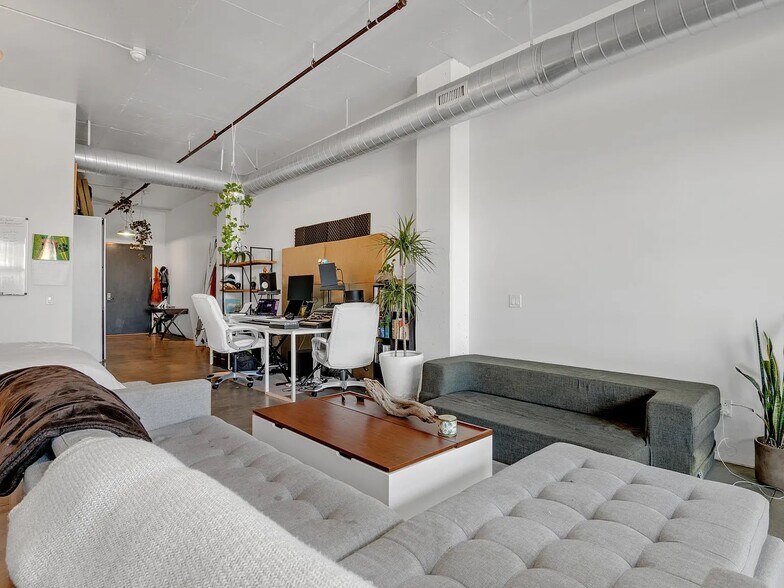 Building Photo - 510 S Hewitt St