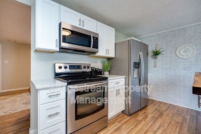 Building Photo - 655 Eavey St